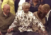 Suspenden subasta de posesiones de Nelson Mandela en Sud&aacute;frica