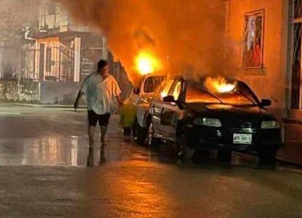 Grupo armado quema autos en Teapa, Tabasco