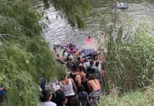 Rescate de 74 migrantes en peligro en el Río Bravo