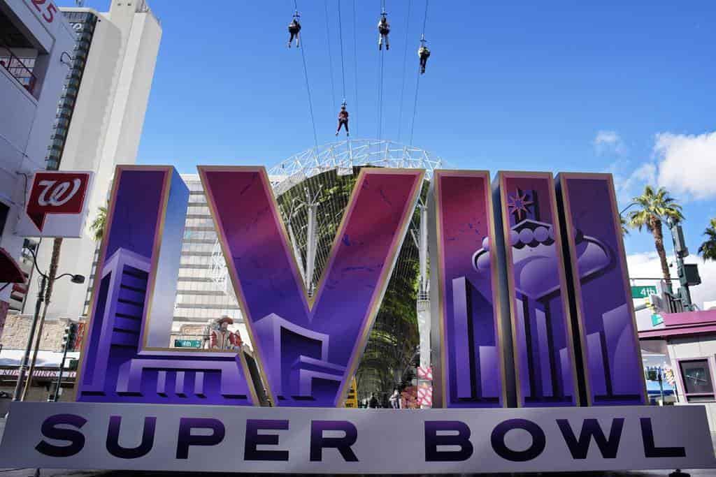 Letras gigantes del Super Bowl 58 en Las Vegas / AP