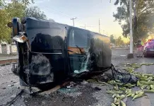 Choque-volcadura en Las V&iacute;as