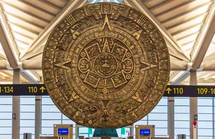 Escultura "Piedra del Sol" -ubicada en el Aeropuerto Internacional Felipe Ángeles / Instagram aifa_aeropuerto