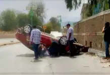 Una mujer lesionada en volcadura sobre bulevar del R&iacute;o Santiago