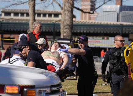 Fotos | Balacera con heridos siembra caos en desfile de Kansas City