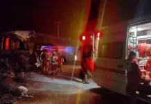 Aparatoso choque de autobús con tráiler en carretera a Matehuala Aparatoso choque de autobús con tráiler en carretera a Matehuala