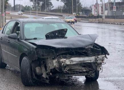 Conductora sufre aparatoso accidente en Periférico Norte