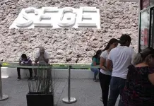 Algunos maestros despedidos deben ser reinstalados