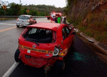 Pasajera de taxi un muere en accidente en la Valles-Rayón