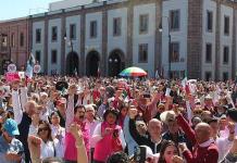 Marchan en defensa de las instituciones