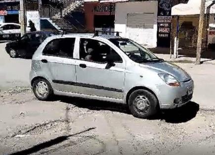 Video | Padecen enorme bache en López Mateos y Camino Real a Saltillo