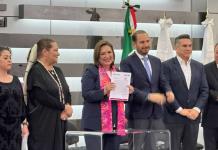 Xóchitl Gálvez registra candidatura ante el INE y lanza críticas a AMLO