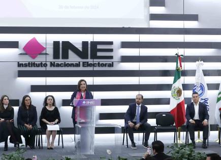 Xóchitl Gálvez registra candidatura ante el INE y lanza críticas a AMLO