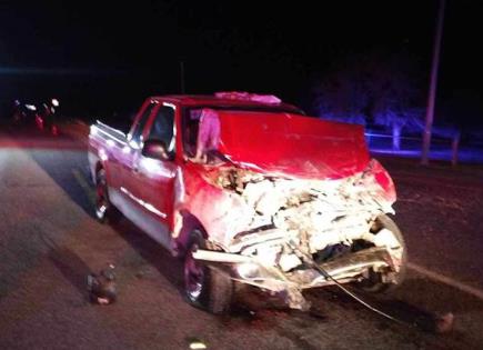 Chocan camioneta y autob&uacute;s; dos heridos