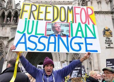 Presenta Assange último recurso contra extradición