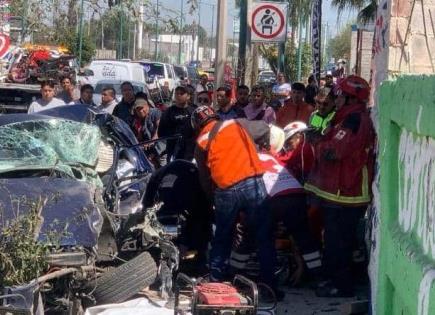 Video y Fotos | Cae vehículo de grúa y provoca aparatoso accidente en la 57