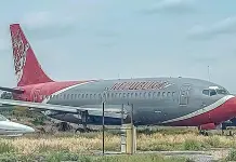 Avión tiene casi diez años varado en el aeropuerto Avión tiene casi diez años varado en el aeropuerto