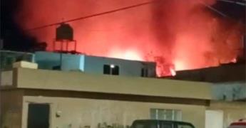 Incendio arrasa con tres viviendas en la Progreso