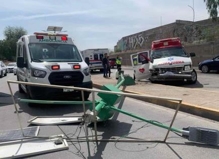 Choca ambulancia en el Río Santiago