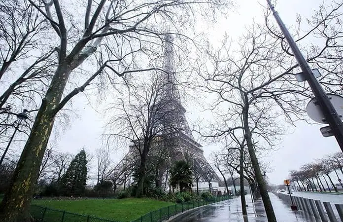 Denuncian que ocultaron a trabajadoras durante visita a la Torre Eiffel