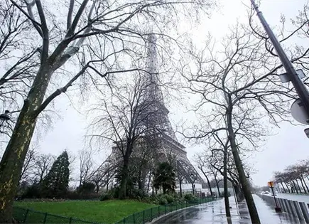 Denuncian que ocultaron a trabajadoras durante visita a la Torre Eiffel Denuncian que ocultaron a trabajadoras durante visita a la Torre Eiffel