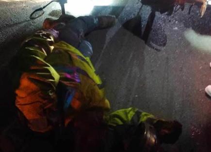 Choque entre motociclistas; 3 lesionados