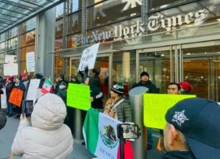 Grupo de mexicanos protesta en The New York Times a favor de AMLO 