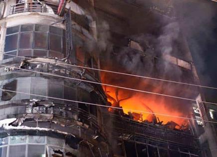 Trágico incendio en edificio de Dacca