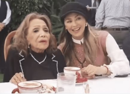 Fiesta de cumpleaños de María Victoria junto a Aracely Arámbula