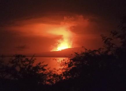 Erupción de volcán en isla deshabitada de Galápagos