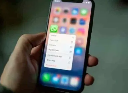 ¿Cómo bloquear el reenvío de fotos y mensajes en WhatsApp?
