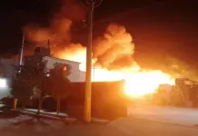 Video | Dos heridos tras explosión e incendio en empresa de químicos de ZI