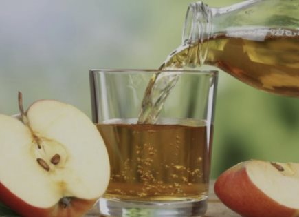 Beneficios del Jugo de Manzana, Apio y Piña para Reducir el Ácido Úrico