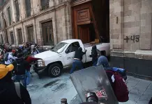 Habrá diálogo con padres de 43 normalistas, pero sin intermediarios: AMLO Habrá diálogo con padres de 43 normalistas, pero sin intermediarios: AMLO