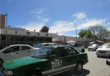 Taxis estorban accesos al IMSS