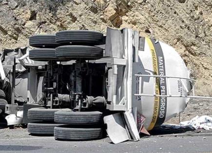 Vuelca pipa en autopista Rayón-Ciudad Valles