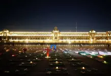 Llenan de lápidas el Zócalo de Ciudad de México para recordar a víctimas de feminicidio