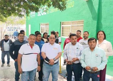 Maestros realizan plantón en oficinas de la URSEA