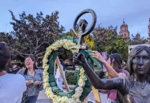 Mujeres Tlacha se unen en la marcha del 8M por la justicia