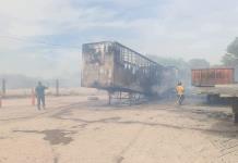 Sofocan incendio en Fraccionamiento Los Lagos