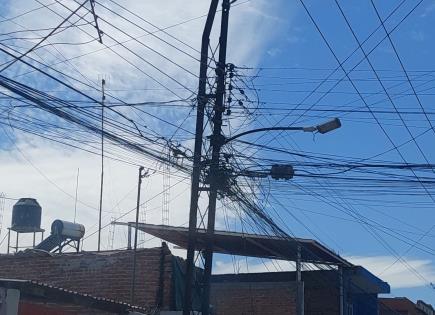 Aseguran en Soledad que sancionan a empresas por telarañas de cables