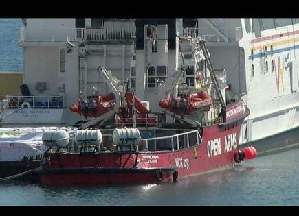 Barco con ayuda humanitaria parte hacia Gaza