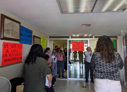 Video | Protestan en el TECA por despidos injustificados
