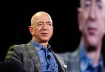 El gesto solidario de Jeff Bezos hacia Eva Longoria y William McRaven