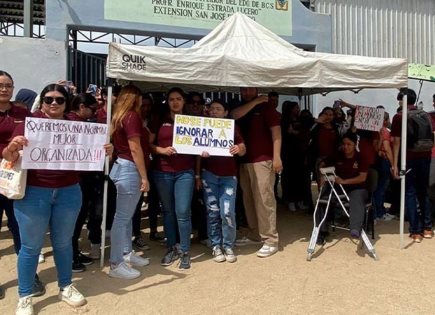 Manifestación Estudiantes por Mejoras en Escuela Normal Superior BCS