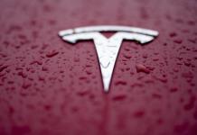 Detalles del acuerdo entre Tesla y extrabajador por discriminación