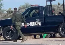 Tiran cadáver con un mensaje en Villa de Zaragoza