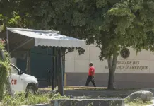 Llegada de vuelo ch&aacute;rter con estadounidenses desde Hait&iacute; a Miami