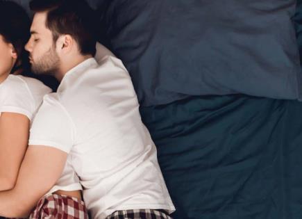 Estudio sobre la influencia de la postura al dormir en la relación de pareja