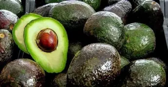 El aguacate: un superalimento que nutre y protege la salud