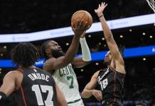 Boston Celtics lideran la NBA con victoria sobre Detroit Pistons